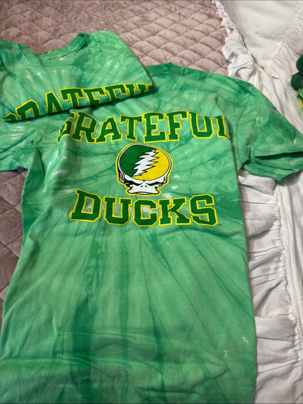 Bundle of 2 medium Grateful Ducks Tie-Dye Graphic Tee - Green